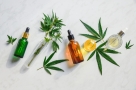 Le CBD, un vrai nouvel allié de nos routines bien-être et beauté ?