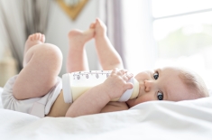Alimentation du tout-petit : les erreurs à ne pas commettre